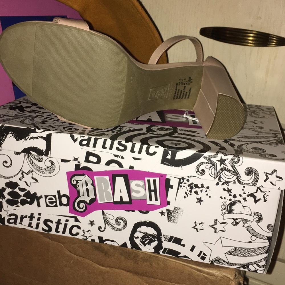 🌹🌹Simply Gorgeous Houston Heels sandals NWT - Picture 7 of 7